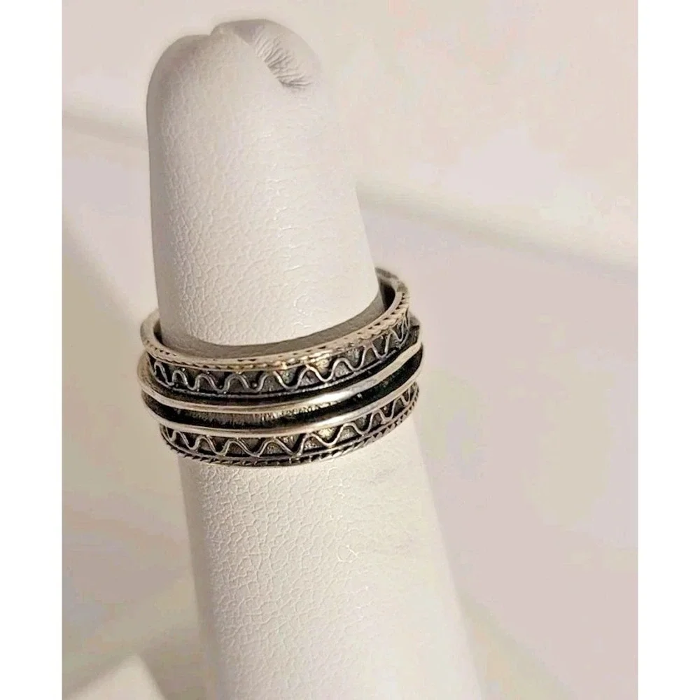 Silver Tone Band Ring Size 5 Etched Geometric Triangles Textured‎ 7.6mm Wide
